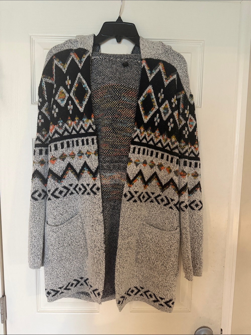 Open-Front Patterned Knit Cardigan - Gray/Black